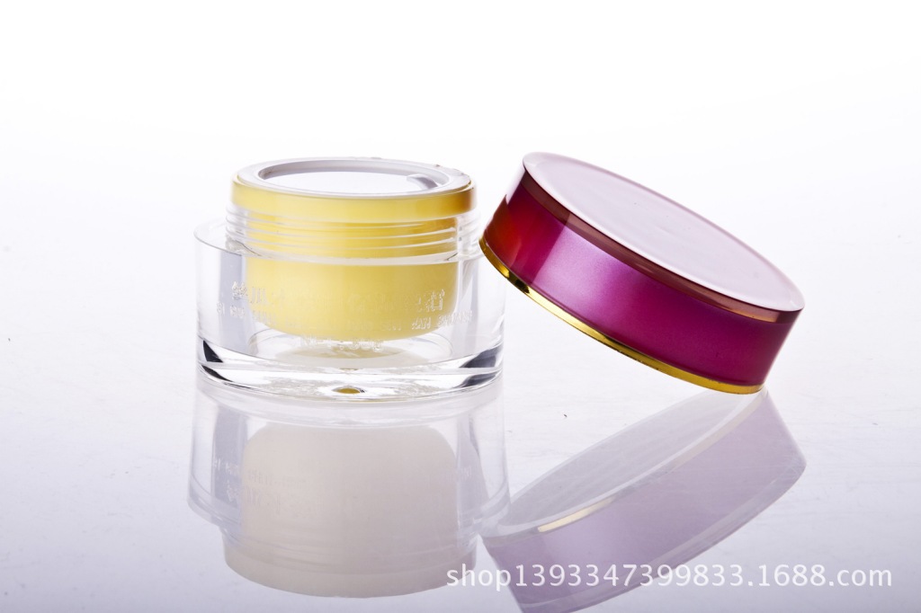 巨型一號絲瓜水嫩白保濕晚霜