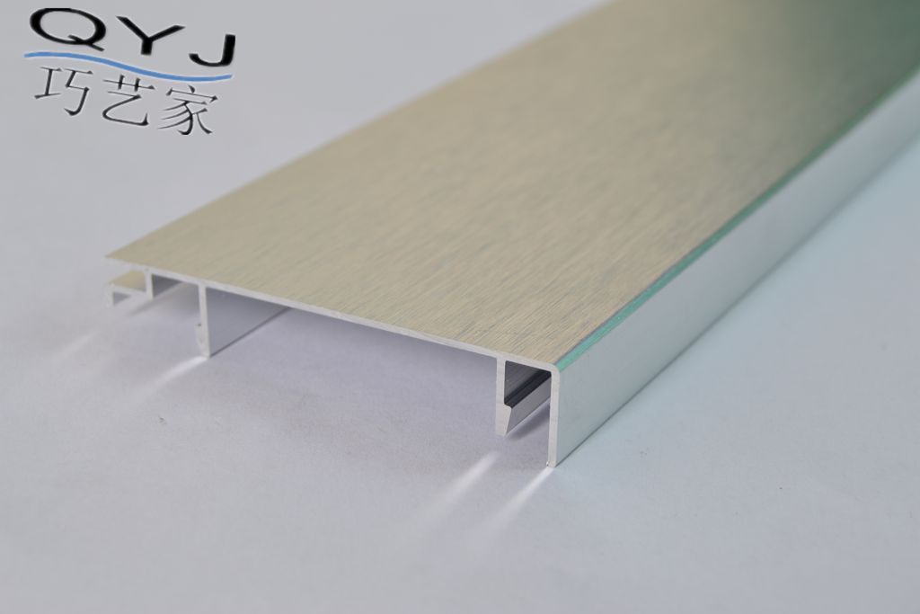 鋁合金踢腳線，巧藝牌66