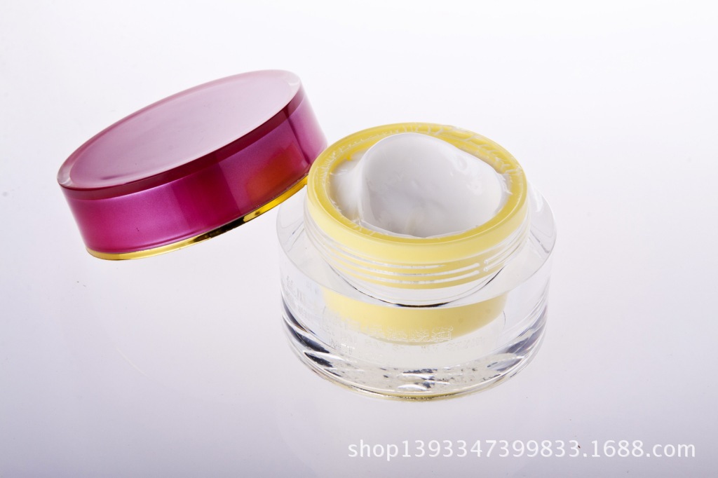 巨型一號絲瓜水嫩白保濕晚霜