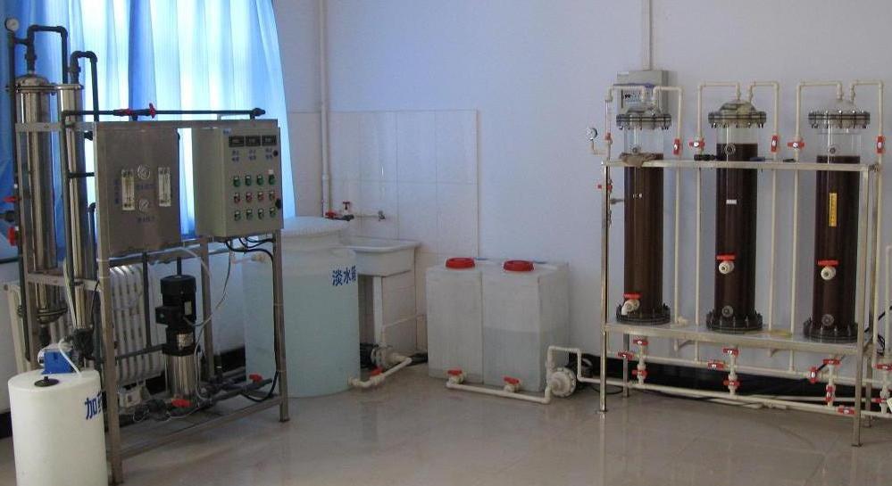 小型反滲透離子交換組合系統.jpg
