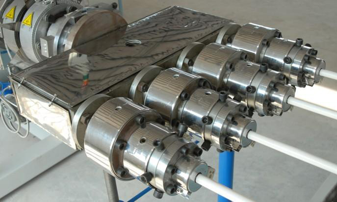 1507620898971075.jpg PVC穿線管設備.jpg